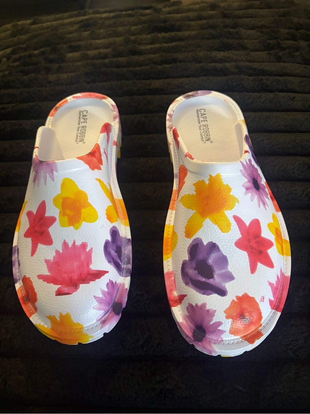 Cape Robbin White Floral Slip-On Sandals with Multicolor Flowers